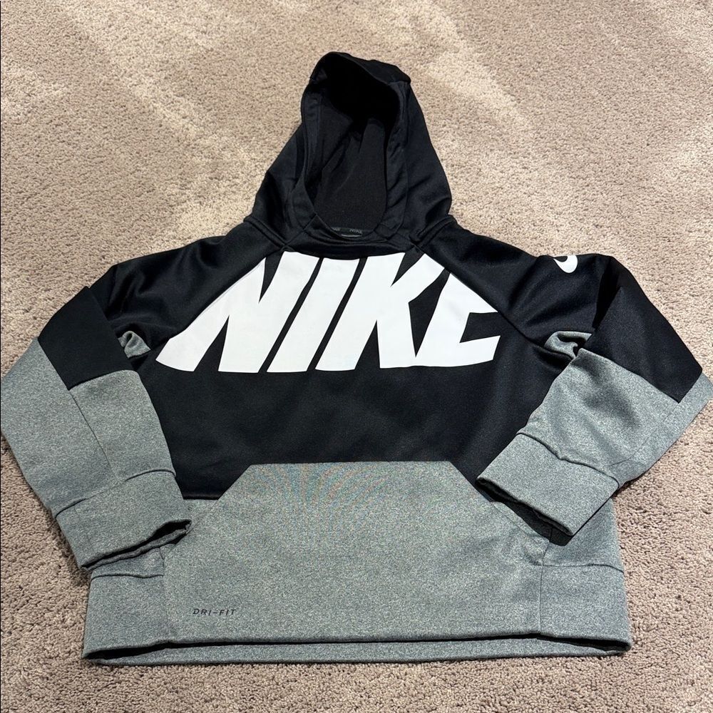 Nike youth dri fit Hoodie! Size medium